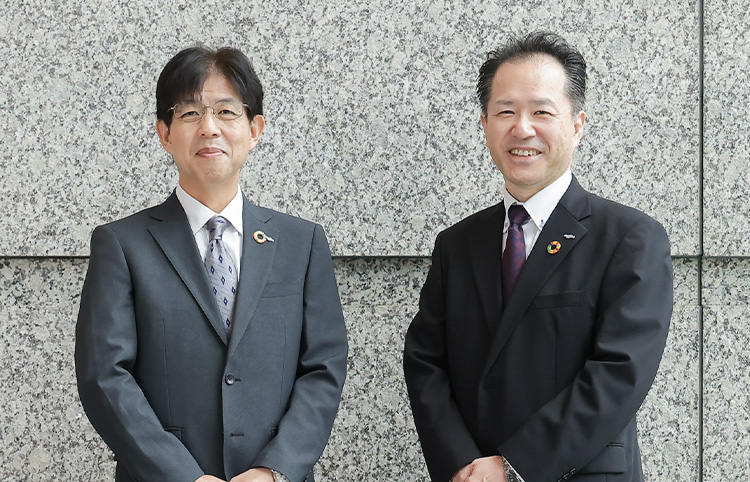 （左）エナリス 執行役員 事業企画本部 本部長 小林輝夫　（右）エナリス 社長 都築実宏 