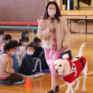 横浜市立緑園学園でエナリス社員と盲導犬が初の出前授業